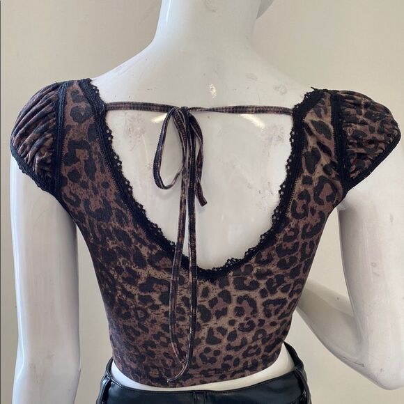 dELiA*s by Dolls Kill Leopard Print Lace-Trim Short Sleeve Tie Open Back Top - Picture 2 of 5